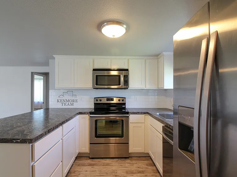 103 Casey Ave — Photo 2