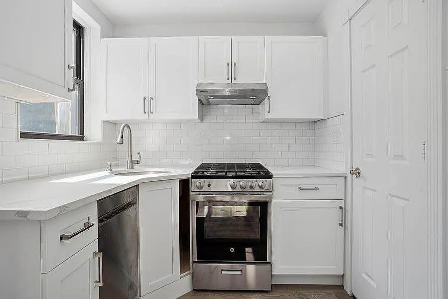 1st image of 211 5th Ave #2