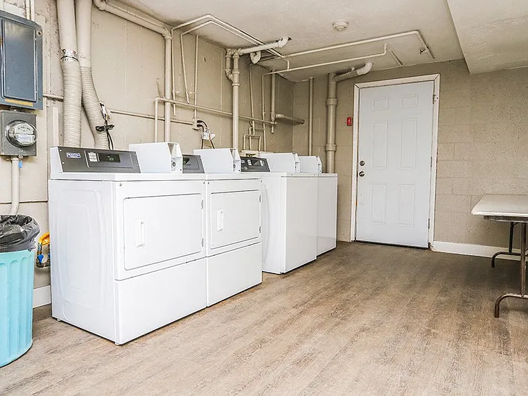 Clay Street Apartments — Photo 5