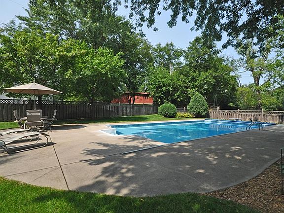 2nd image of 6924 Cornelia Dr