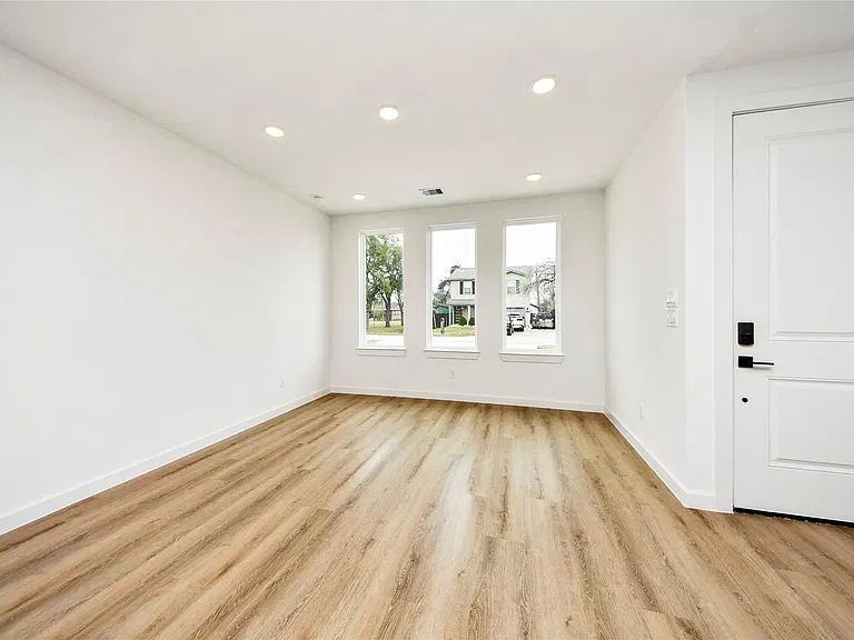 5201 Fairchild St #B — Photo 15