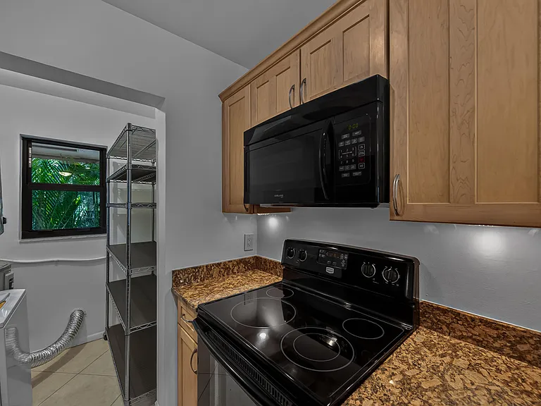2907 NE 8th Ter #205 — Photo 30