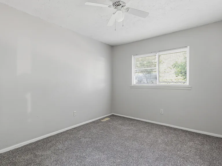 905 Craig Dr — Photo 13