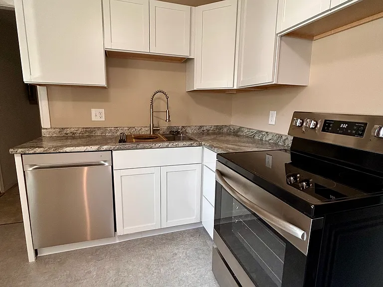 7721 Cherrywood Dr — Photo 3