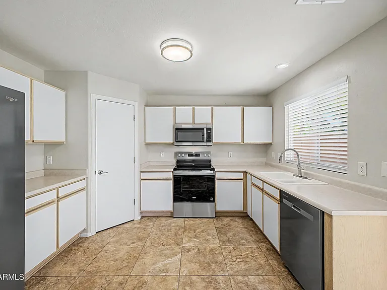 11123 W Heatherbrae Dr — Photo 5
