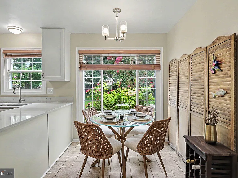 726 Gentle Breeze Ct — Photo 9