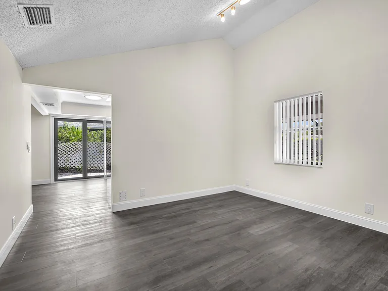 654 West Dr — Photo 20