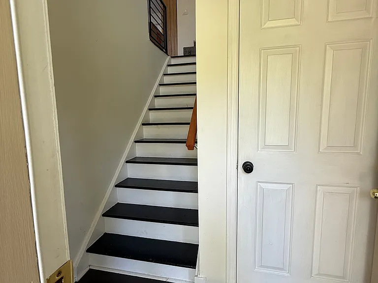 4002 Waltham Ct — Photo 5