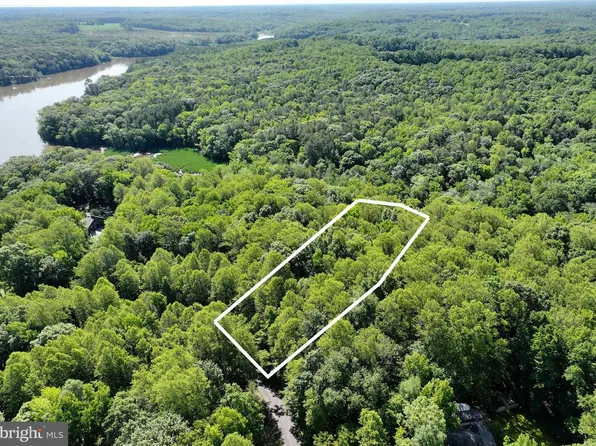 18 Greenpoint Lndg, Montross, VA 22520