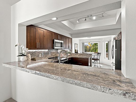 5th image of 752 Vista Lago Dr