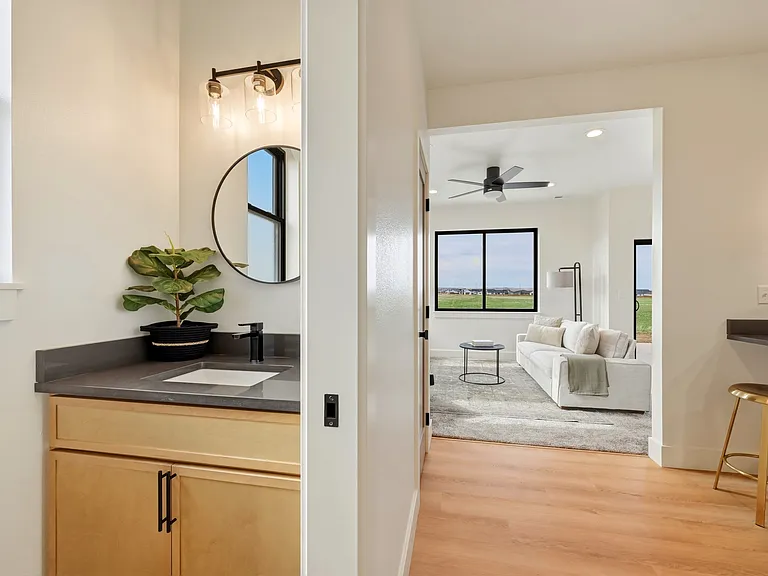 1375 Duncan Dr — Photo 3