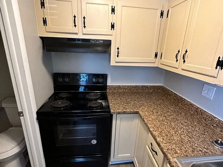 Eliot Circle Apartments — Photo 6