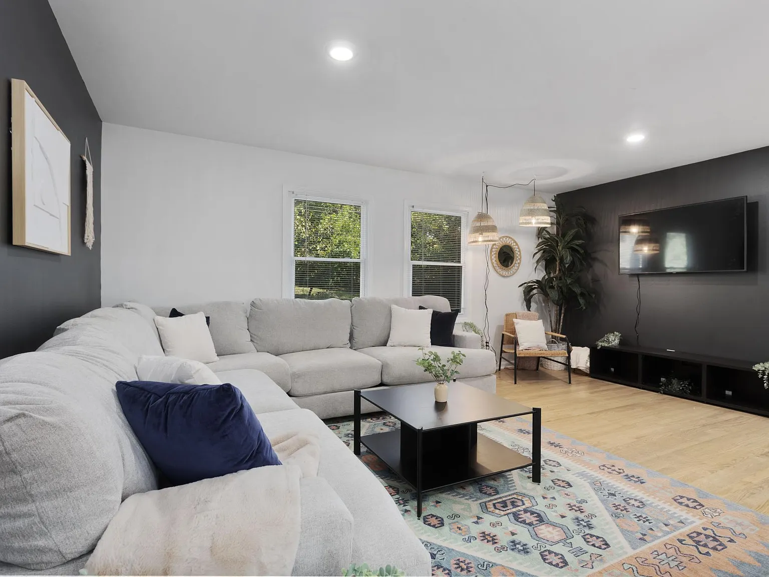 3 bed, 1042 sqft, $4,500 — Photo 4