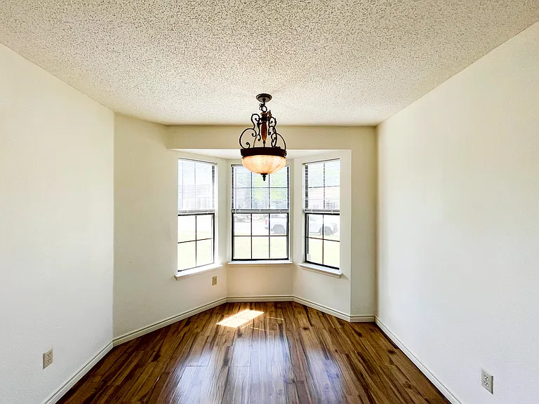 2512 Schulze Dr — Photo 10