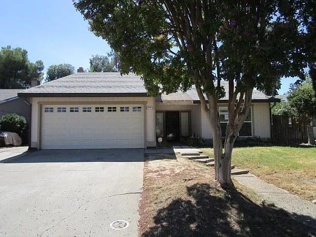 9784 Red Cedar Cir photo 1