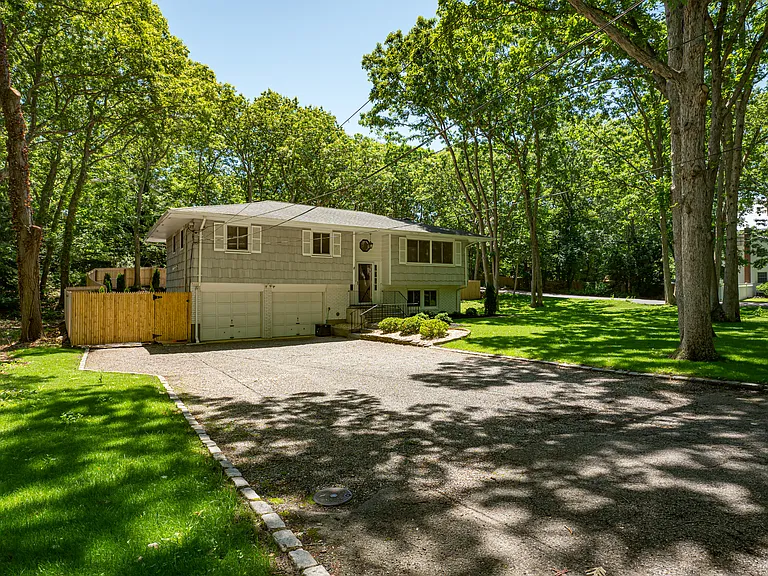 26 Valleywood Rd — Photo 2