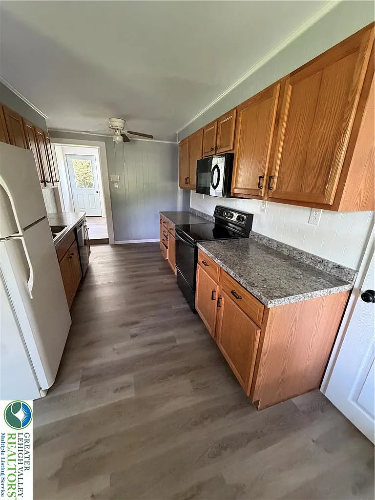 1 bed, 792 sqft, $2,100 — Photo 2
