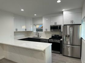 608 W Hillcrest Blvd, Inglewood, CA