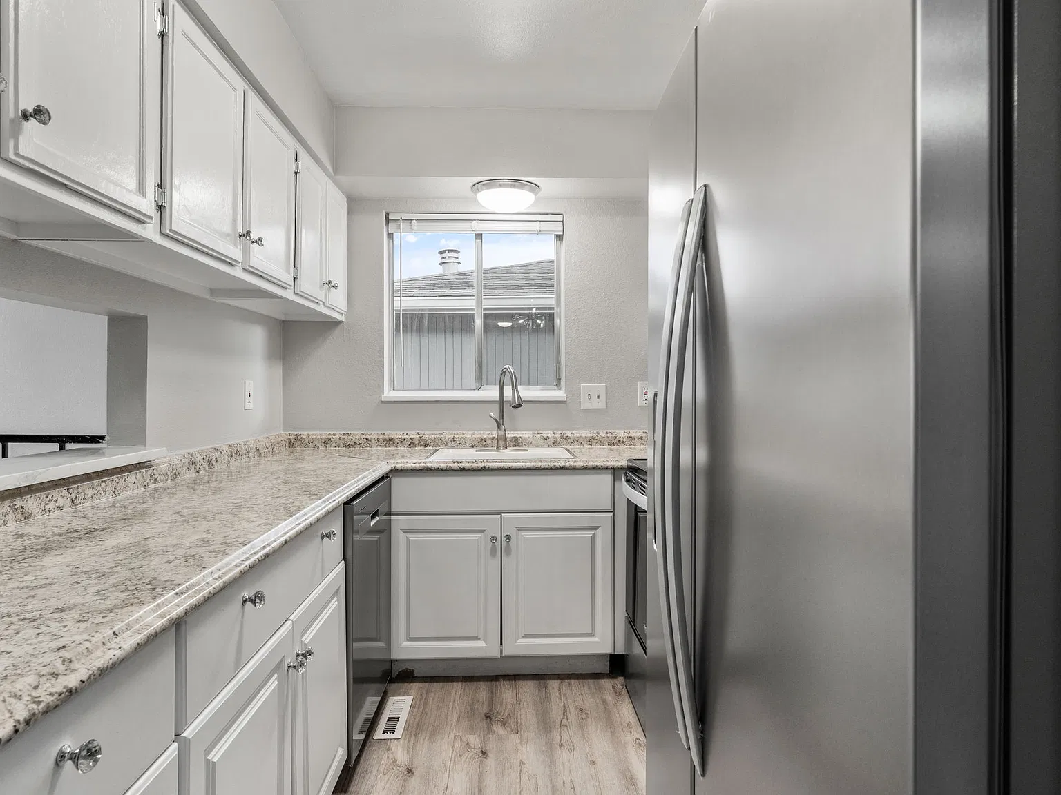 2 bed, 924 sqft, $1,700 — Photo 4