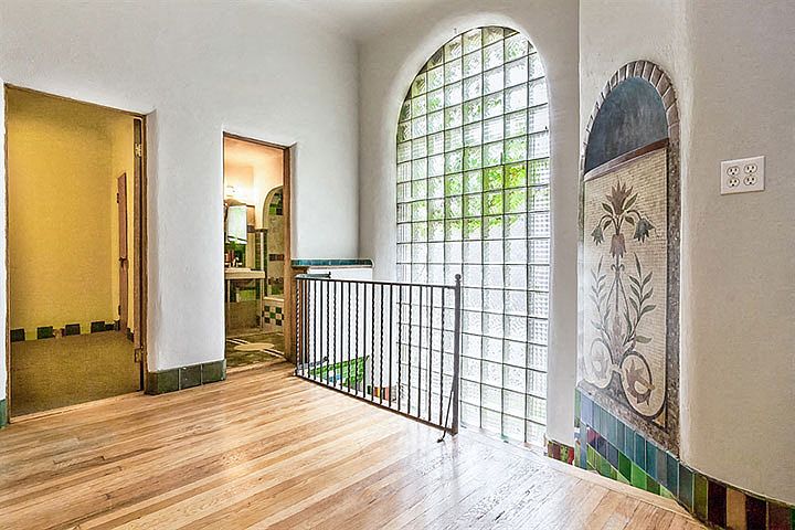 1st image of 163 W Schiller St #11151278
