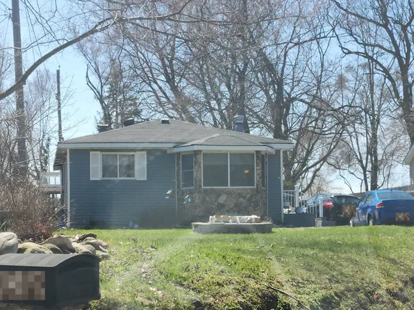 9333 Beechcrest Dr, White Lake, MI 48386