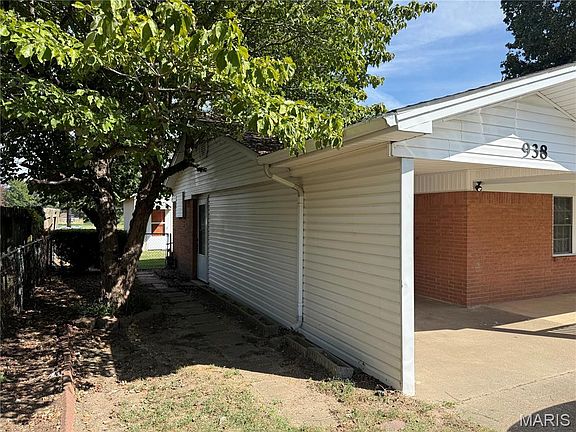 2nd image of 938 Masterson St