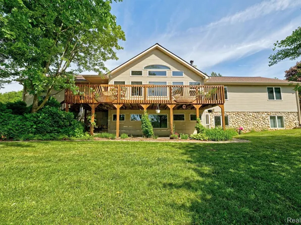 2755 Perry Lake Rd, Ortonville, MI 48462