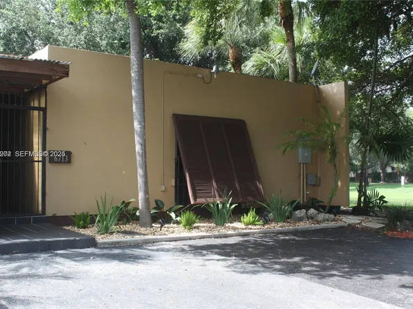 6713 Kingsmoor Way #6713, Hialeah, FL 33014
