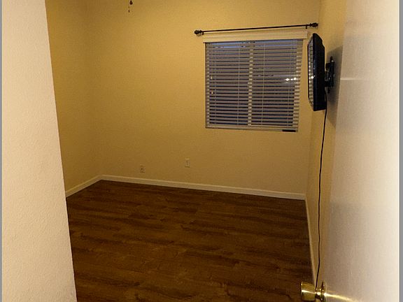 4th image of 725 Oriole Way #1
