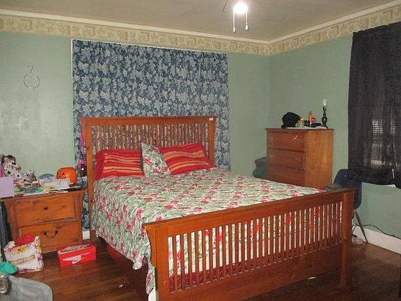 5th image of 132 Louise St