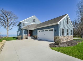 2950 Tracy Ln, Stoughton, WI 53589
