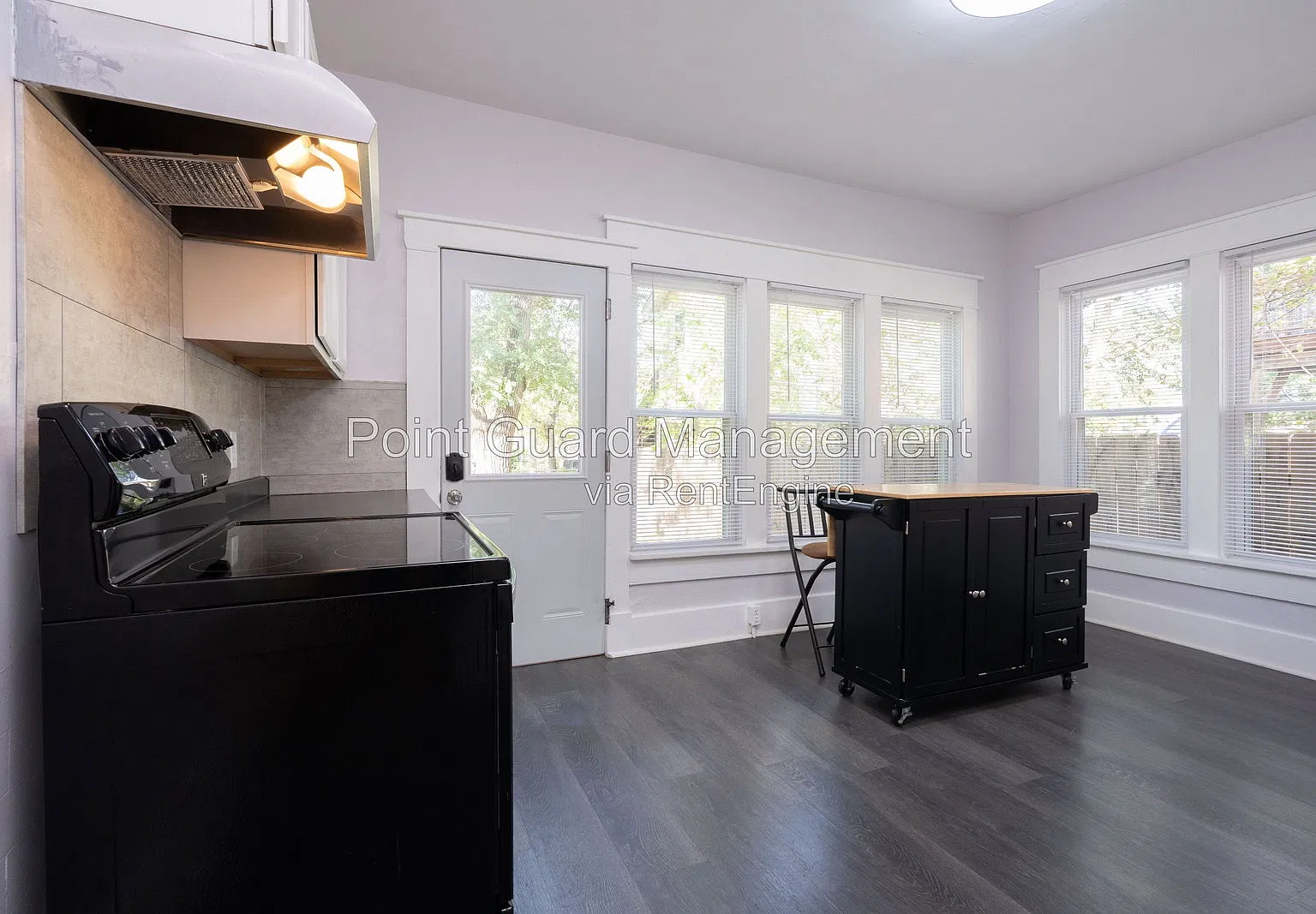 3 bed, 1.0 bath, 1377 sqft, $1,350 — Photo 4