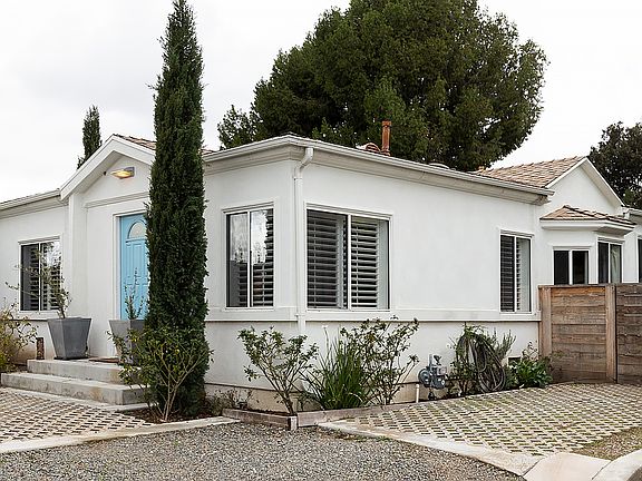 Renovated guest cottage!