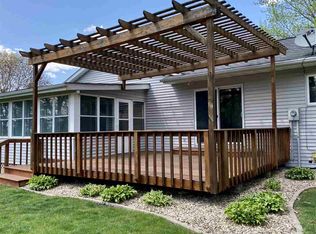 8 Williamsburg Cir, Mason City, IA 50401