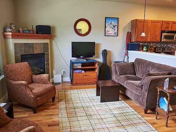 Living room with Fireplace