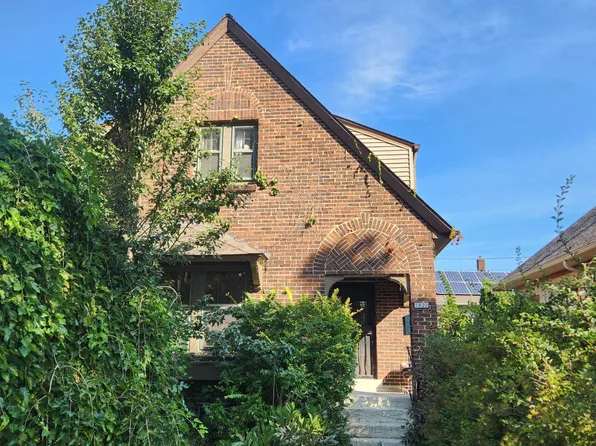 5822 West Elliott CIRCLE, Milwaukee, WI 53208