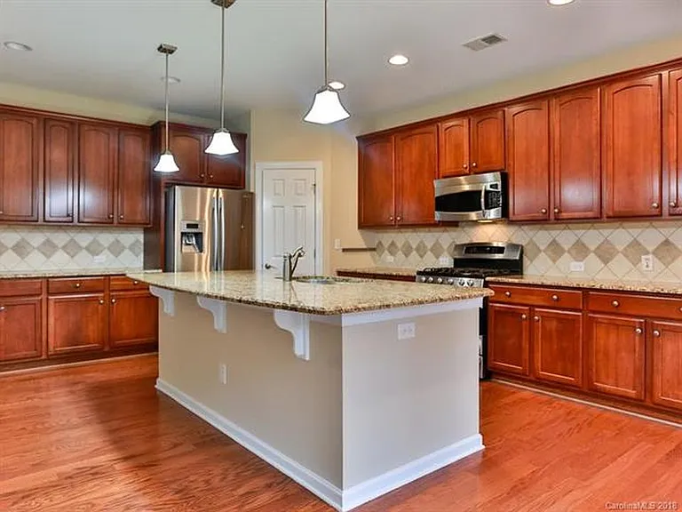 9716 Ravenscroft Ln NW — Photo 2