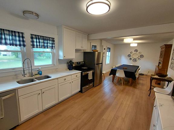 3rd image of 302 Mulberry St