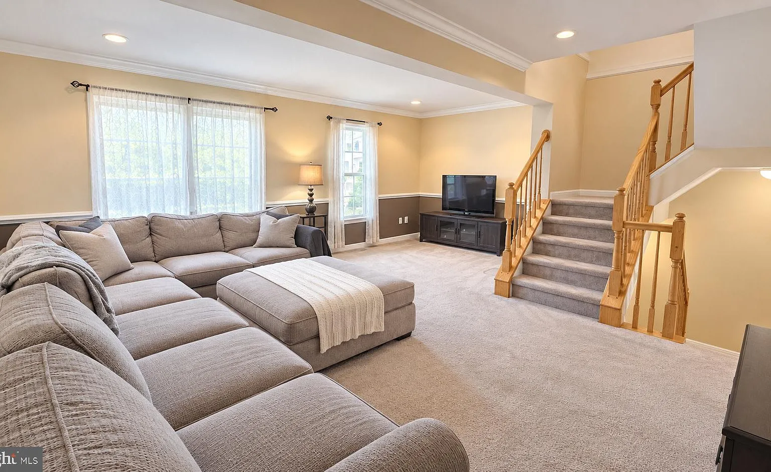 3 bed, 2.5 bath, 2128 sqft, $2,600 — Photo 2