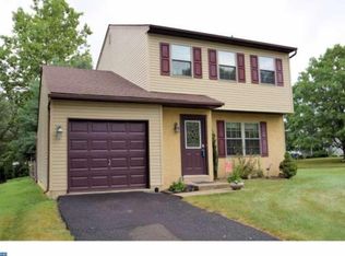 2 Robin Cir, Horsham, PA 19044