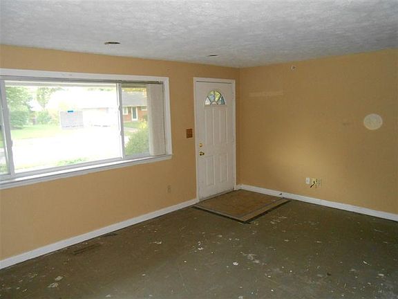 3rd image of 2129 Norway Dr
