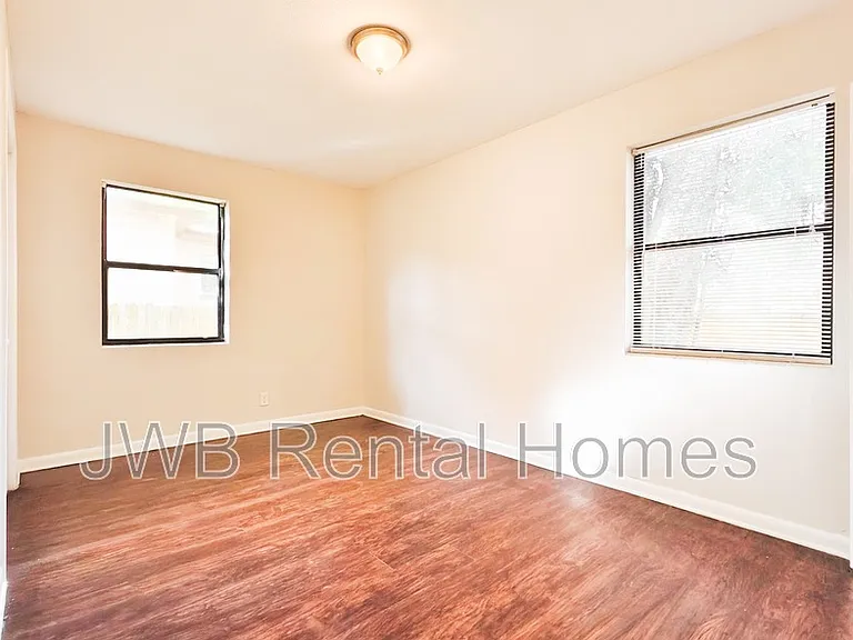 2962 Ribault Cir — Photo 8