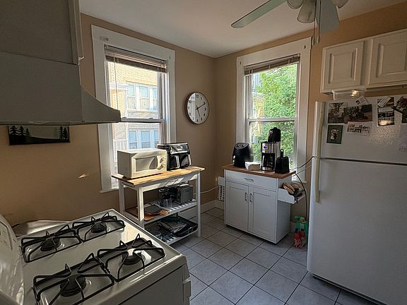 3rd image of 9 Colborne Rd APT 3