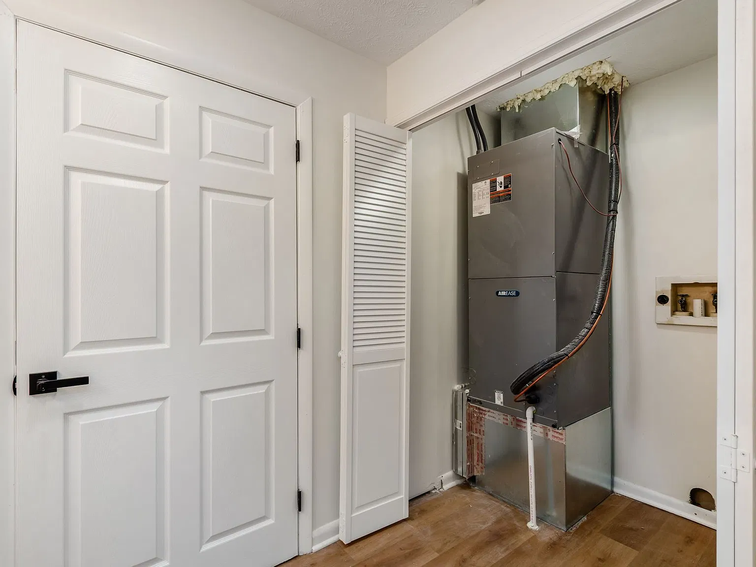 4 bed, 2.5 bath, 2720 sqft, $2,950 — Photo 4