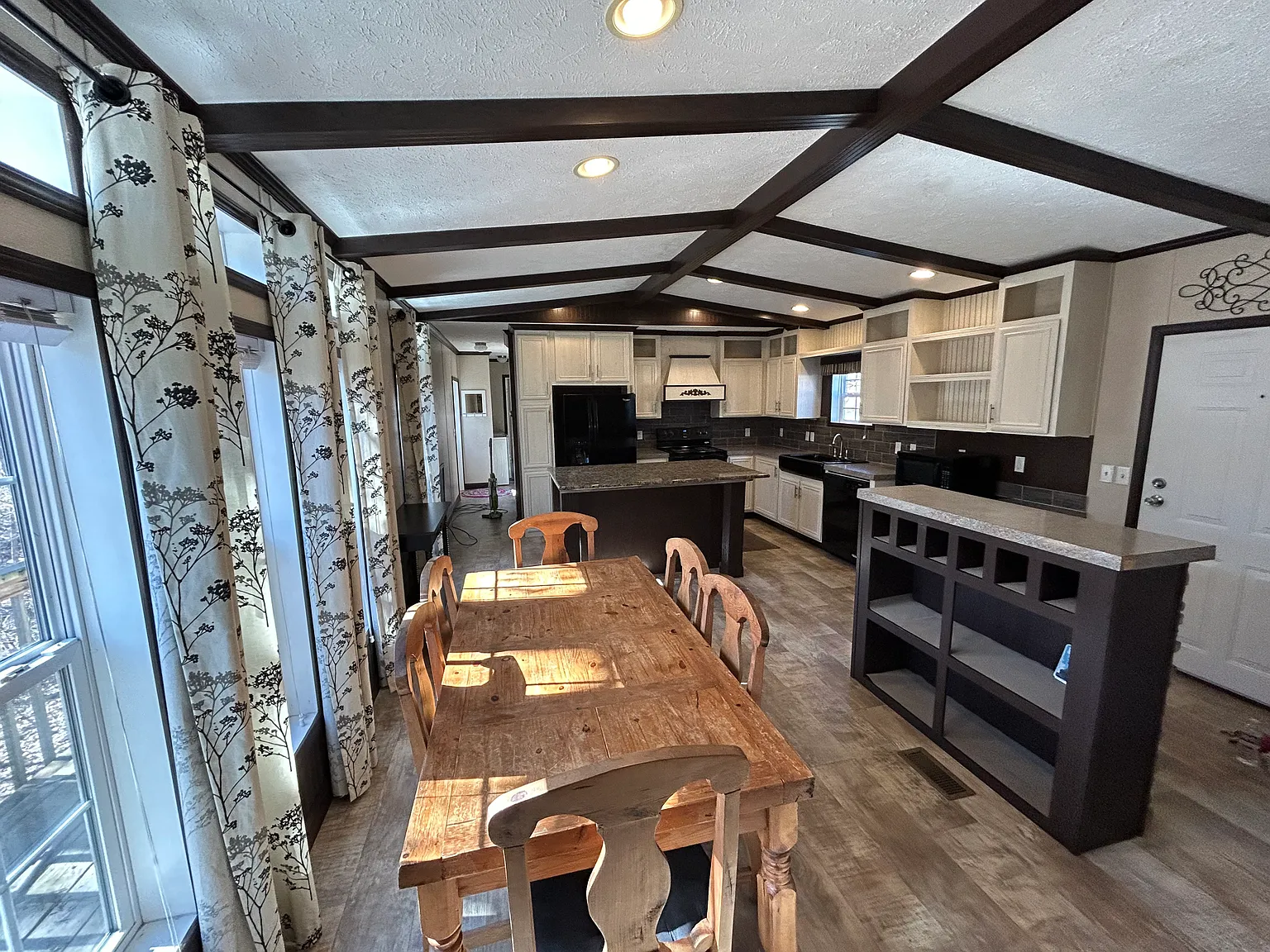 3 bed, 1250 sqft, $1,200 — Photo 3