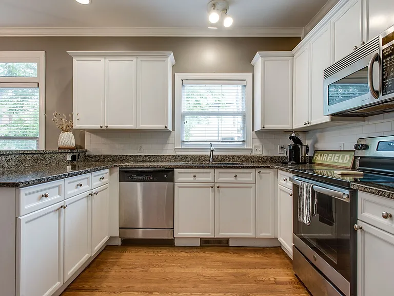 415 Van Buren St — Photo 12