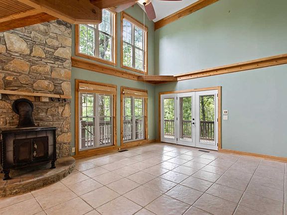 5th image of 201 Awesome Ave