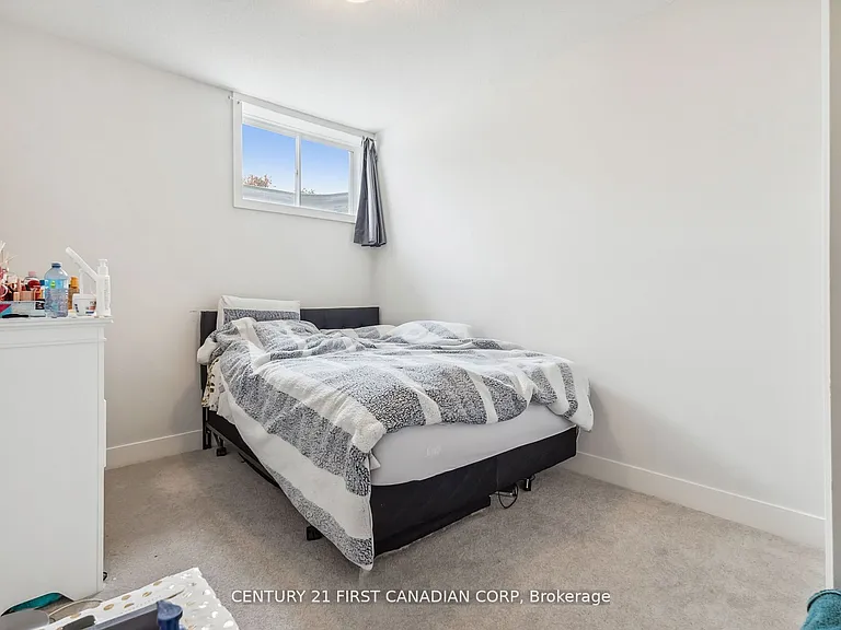 990 Deveron Cres #21 — Photo 30