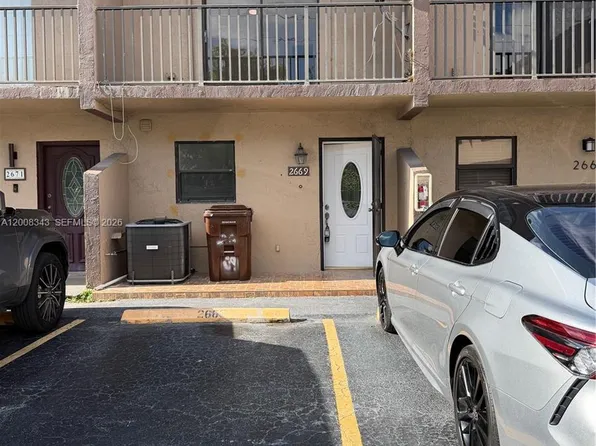 2669 W 52nd St #12, Hialeah, FL 33016