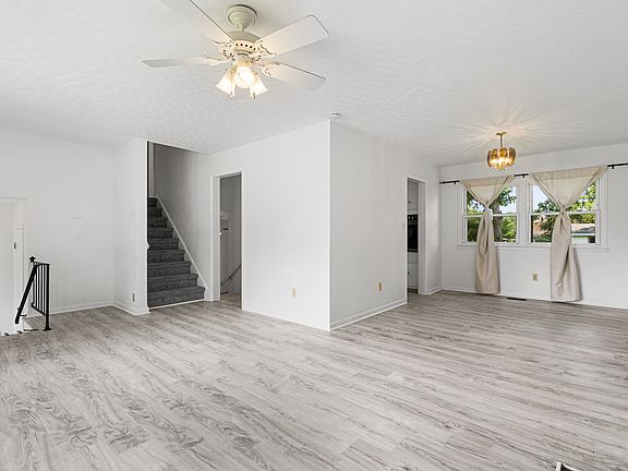 4th image of 85 Tide Mill Ln